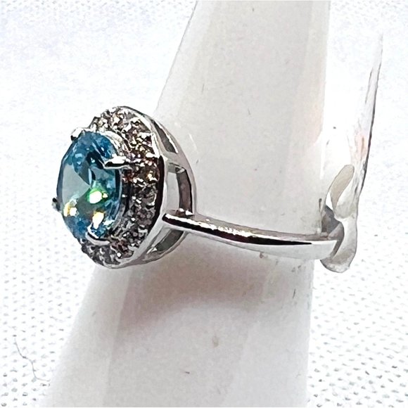 Ring Bomb Party Ring, NWOT, Size 6 - Picture 2 of 3